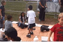 Ảnh động cười ra nước mắt: Cách bé chơi cờ (70)