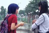 Bạn sẽ làm gì khi gái trẻ xin số điện thoại?