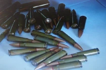 Phá vụ vận chuyển đạn AK và 8.000 viên ma túy tổng hợp