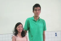 Nỗi khổ của chàng trai có chiều cao 2,03 mét