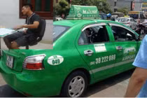 CSGT bị taxi Mai Linh hất lên nắp ca-po bất tỉnh giờ ra sao?