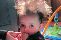 Phì cười với kiểu tóc “không cần vuốt keo” của bé