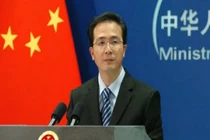 Trung Quốc đuối lý khi bị phóng viên quốc tế chất vấn