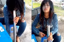 Sửng sốt thiếu nữ rít thuốc lào 