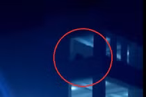 Sinh viên “đá lưỡi” gần 2 tiếng ngay trên tầng 5 nhà trường