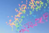 Chiêm ngưỡng sắc màu pháo hoa giữa ban ngày