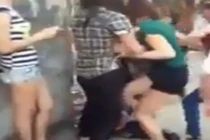 Phẫn nộ nữ sinh bị đánh đập dã man trên phố