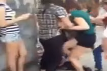 Phẫn nộ nữ sinh bị đánh đập dã man trên phố