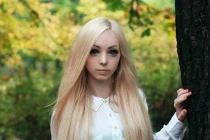 Nhan sắc của “búp bê sống” có thân hình cực chuẩn