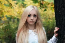 Nhan sắc của “búp bê sống” có thân hình cực chuẩn