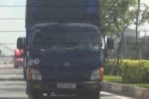 Chiêu thức dán logo bảo kê cho xe quá tải tại TP HCM
