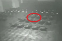 Hoảng hồn xem ghế tự di chuyển trong bóng đêm