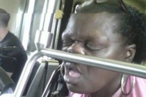 Những hành động... không giống ai nơi công cộng (6)