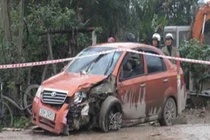 113 Online 11h30 ngày 9/3: Ba ô tô lao xuống hố công trình