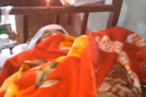 Phản cảm nhóm nam sinh “tế sống” bạn lúc ngủ