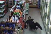 Bật cười xem đàn ông say vào siêu thị mua đồ