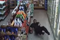 Bật cười xem đàn ông say vào siêu thị mua đồ