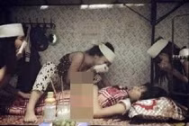 Phản cảm trò đùa “tế sống” của nữ sinh