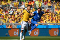 Colombia 3-0 Hy Lạp: các vị thần thiếu may mắn