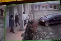 Côn đồ xông vào nhà máy gạch, hành hung cán bộ