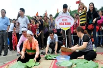 Hội thi gói bánh chưng bánh giầy