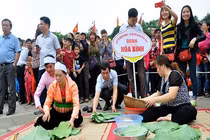Hội thi gói bánh chưng bánh giầy