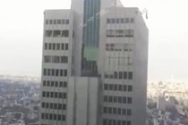 Rùng mình xem tòa nhà lắc lư