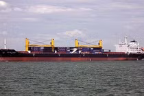 Tàu hàng Việt Nam mất tích bí ẩn trên biển