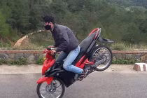 Hú vía trước màn “bốc đầu, bốc đuôi” của teen Việt (P16)