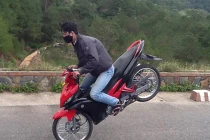 Hú vía trước màn “bốc đầu, bốc đuôi” của teen Việt (P16)