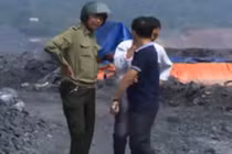 Dân Phúc Hà bị “hun sống” vì cháy bãi thải mỏ than 