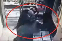 Chủ tiệm vàng một mình dũng cảm chống 3 tên cướp