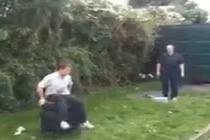 "Cười ngoác miệng" thanh niên bị bạn troll mà không biết