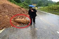 Phát hiện bom nặng 350kg trong đống sạt lở ở Bắc Kạn