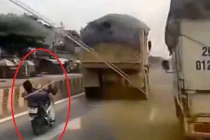 “Đứng tim” clip lái xe bằng chân, lạng lách trên đường