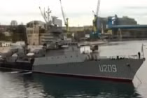 Xem tàu hải quân Ukraine bị tàu Nga phong tỏa