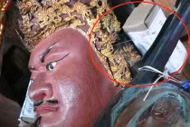 Cận cảnh tượng cổ bị trụ trì đóng đinh vào đầu