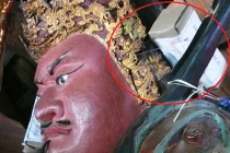 Cận cảnh tượng cổ bị trụ trì đóng đinh vào đầu