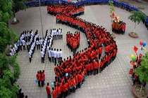 Ngắm 1.200 học sinh, giáo viên xếp hình bản đồ Việt Nam