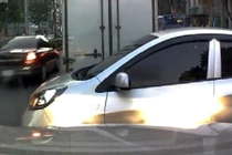 Ô tô bị đâm móp đầu vì chen ngang sang đường