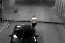 Clip ô tô cố vượt rào chắn và cái kết bất ngờ