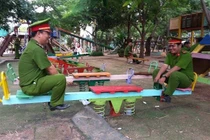 Loạt ảnh xì-tin gây sốt của các chiến sĩ công an