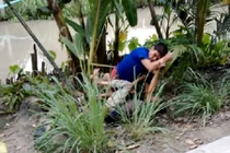 “Sâu rượu” đánh lộn nhau trên đường làng gây phản cảm