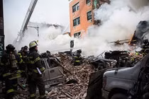 Chung cư New York phát nổ như bom