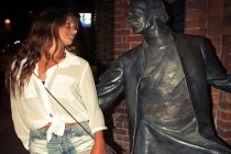 Muôn kiểu tự sướng với tượng (4)