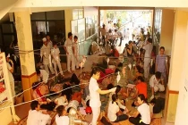 Hít phải khí độc, 1.400 công nhân ngất xỉu