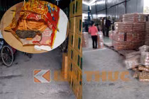 Hãi hùng chuột chết khô trong gói bim bim