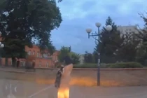 Hài hước clip người đẹp say rượu đi mua đồ