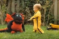 Clip siêu hài: Lý Tiểu Long nhí đánh võ (23)