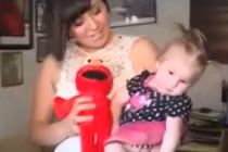 Mẹ bị sét đánh, con chào đời với mái tóc dựng ngược